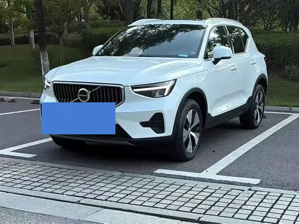 Volvo XC40 — фото 8