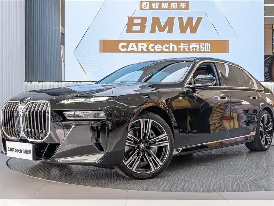 BMW 7 Series — фото 1