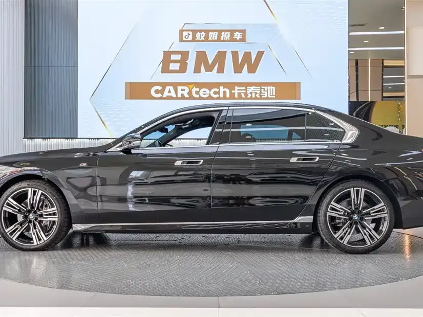 BMW 7 Series — фото 10