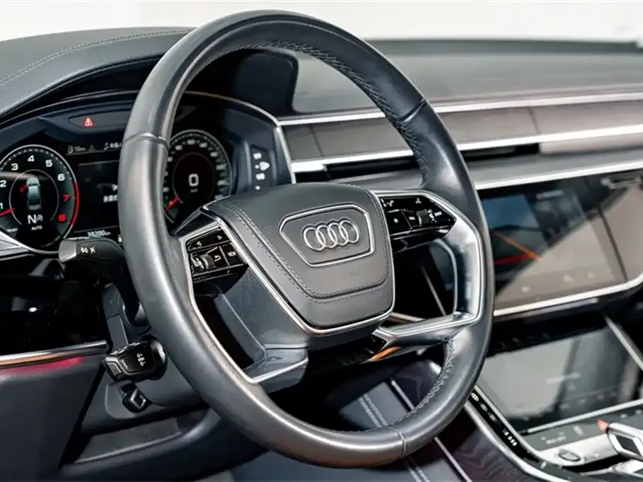 Audi A8 — фото 7