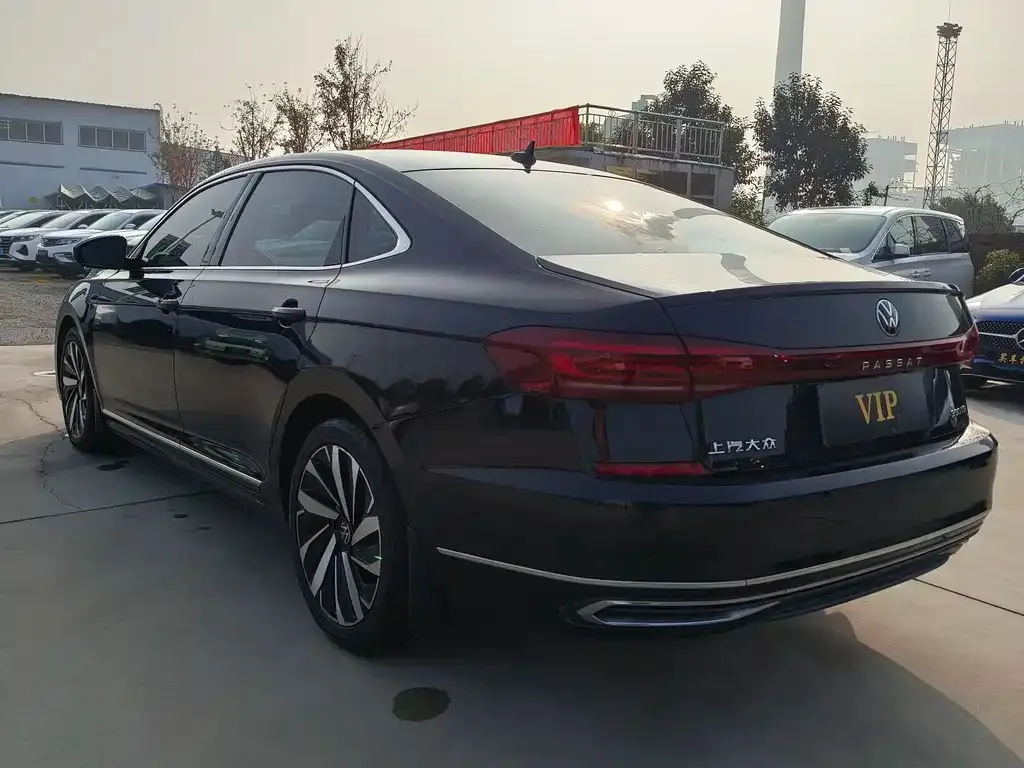 Volkswagen Passat — фото 9