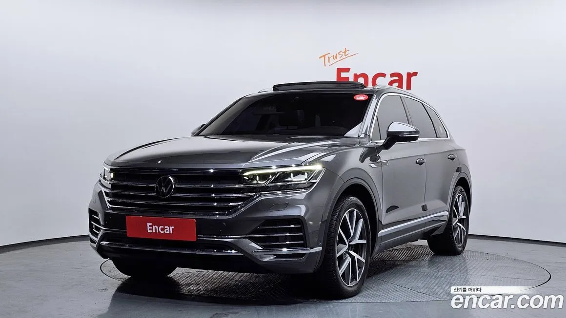 Volkswagen Touareg — фото 1