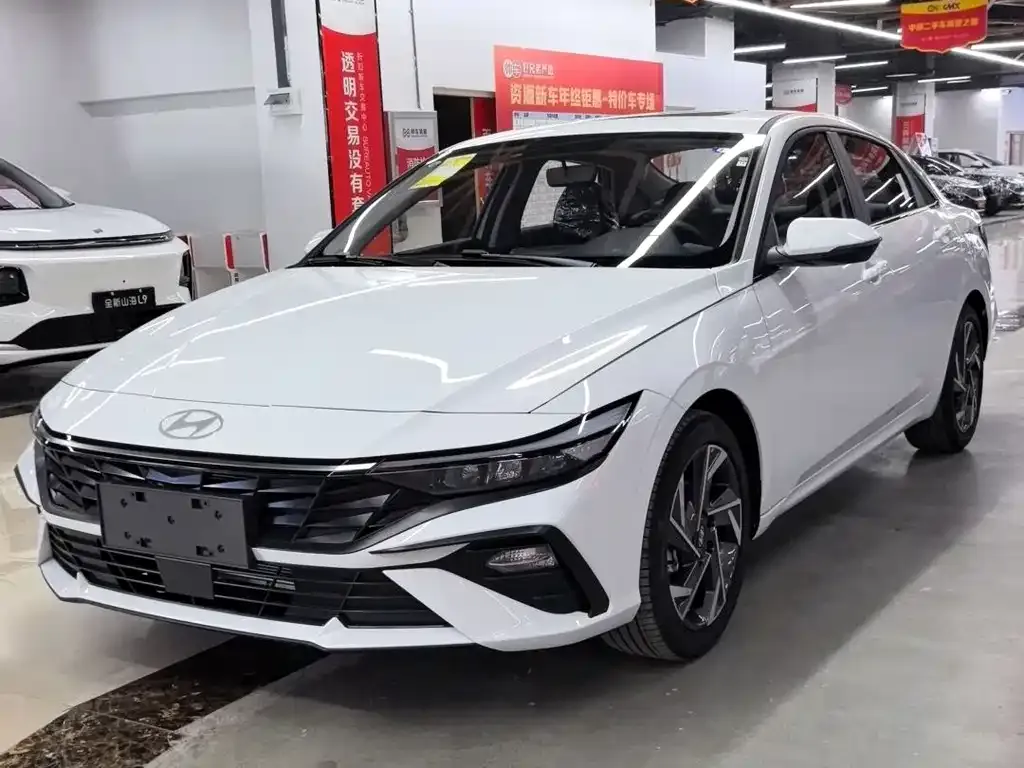Hyundai Elantra — фото 1