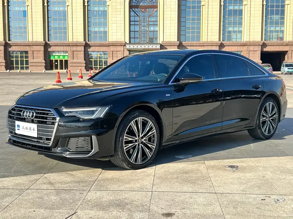 Audi A6L — фото 1