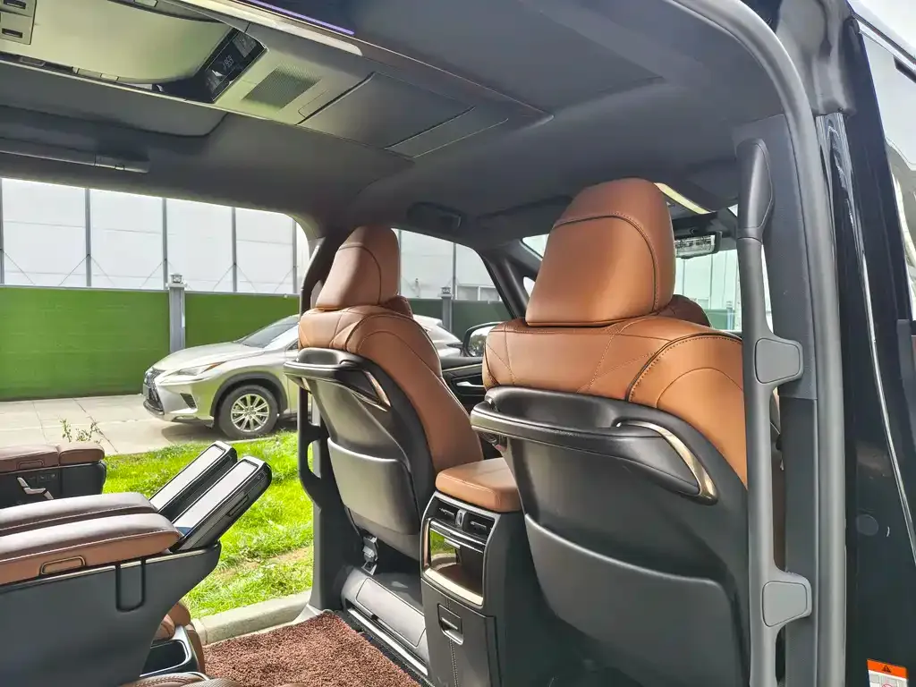 Toyota Vellfire — фото 3