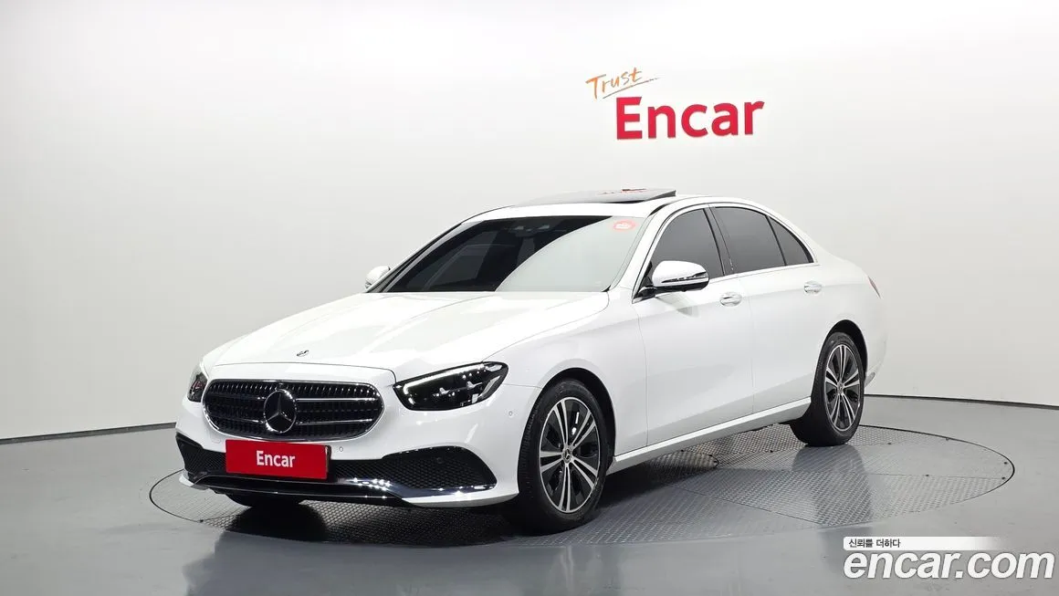 Mercedes-Benz E-Class — фото 1