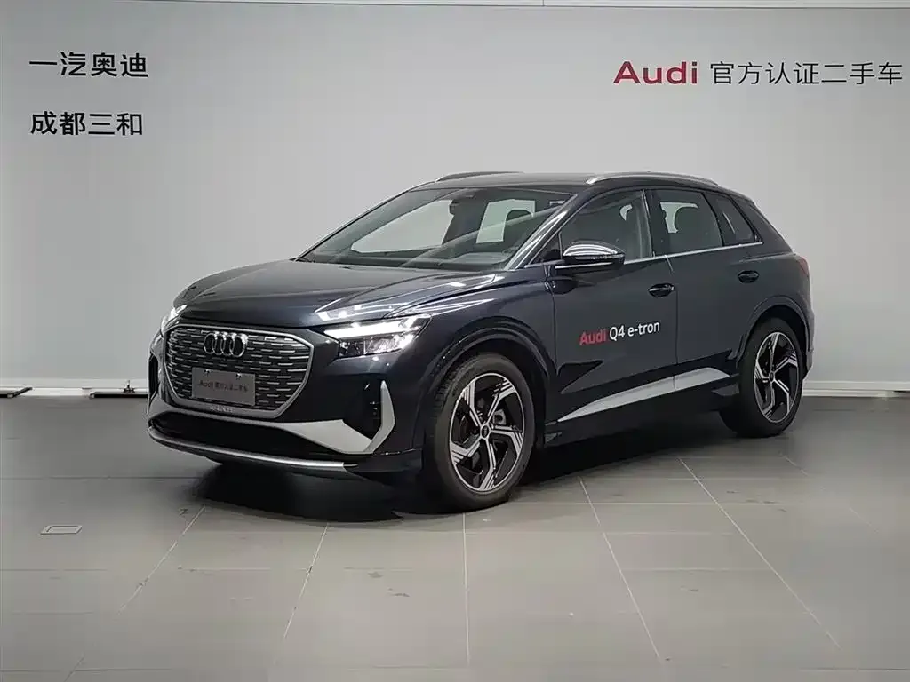 Audi Q4 e-tron — фото 1