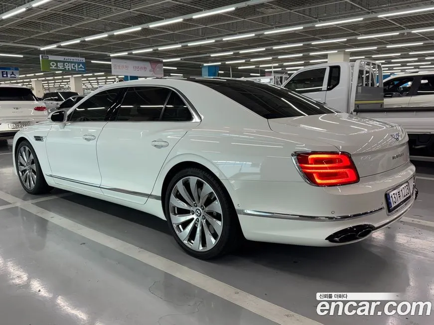 Bentley Flying Spur — фото 3