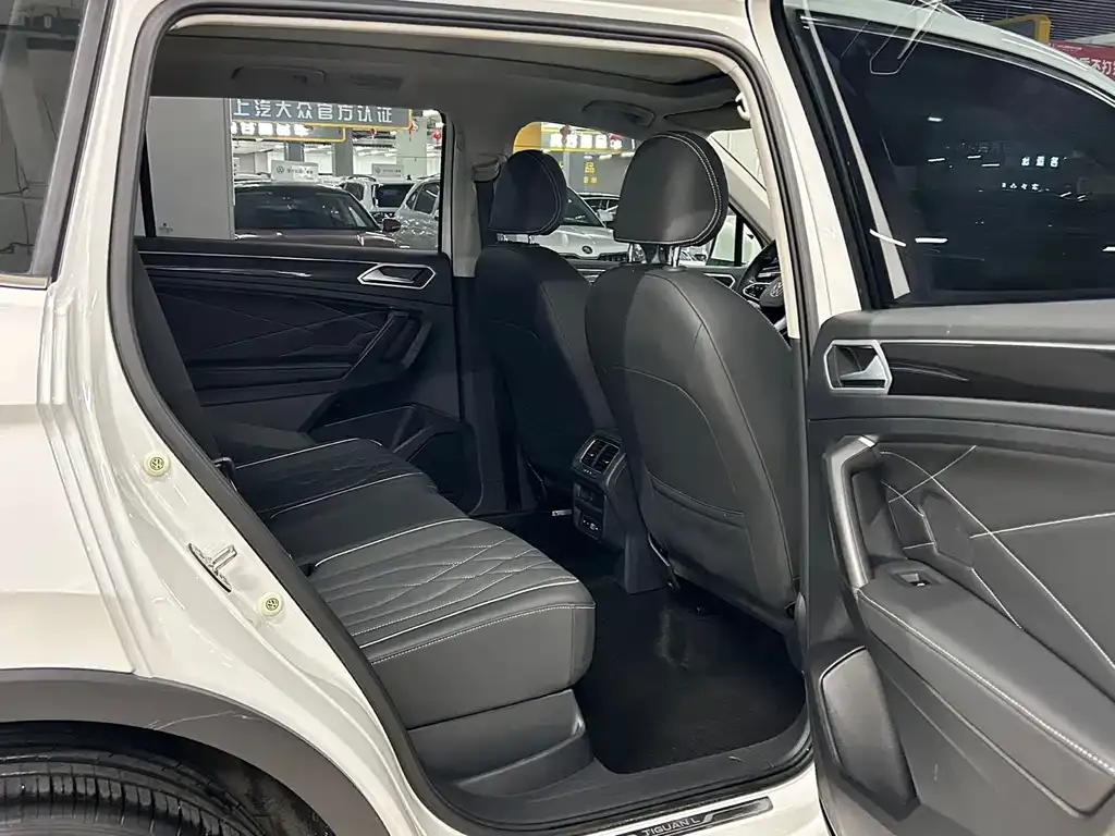 Volkswagen Tiguan L — фото 7