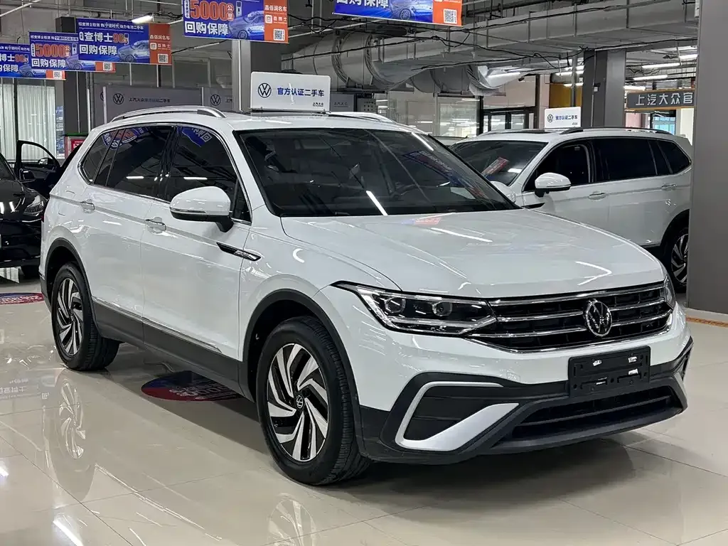 Volkswagen Tiguan L — фото 6