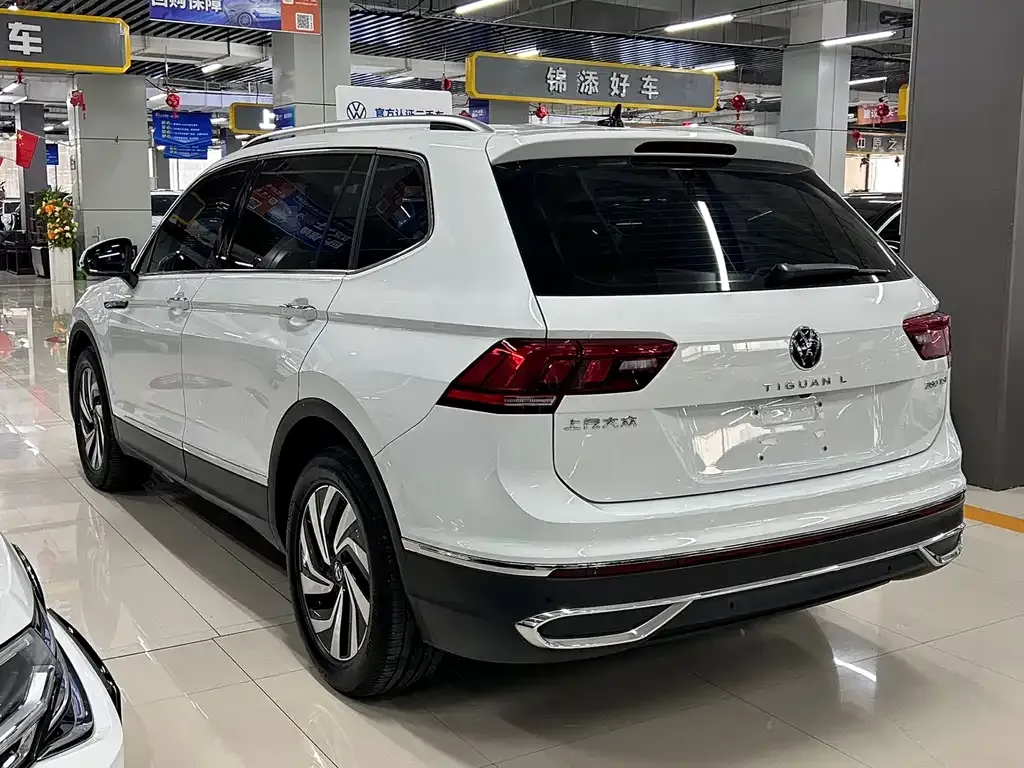 Volkswagen Tiguan L — фото 10