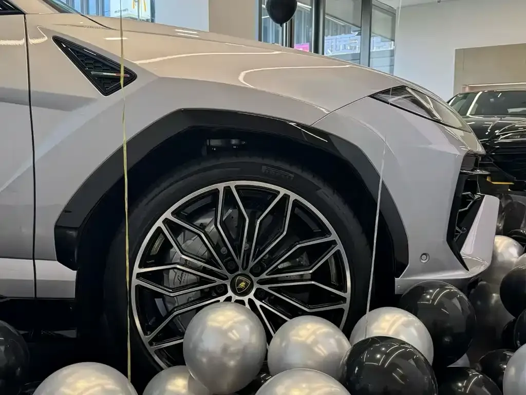 Lamborghini Urus SE — фото 4