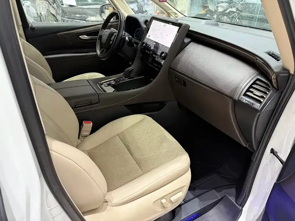 Toyota Vellfire — фото 5