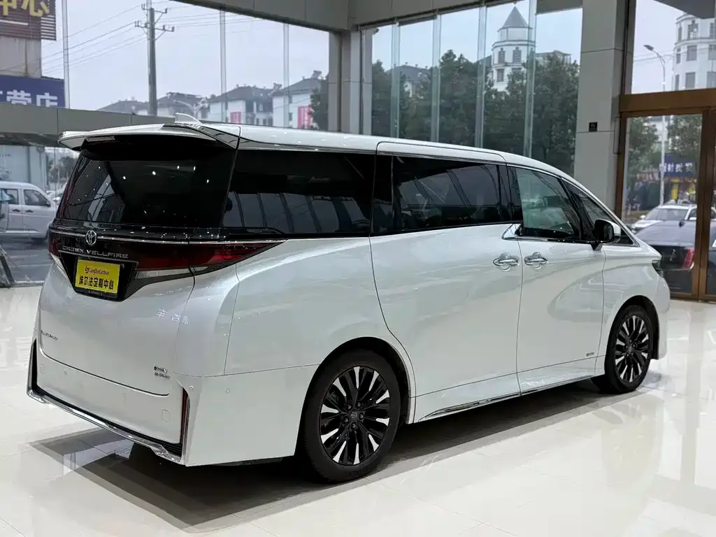 Toyota Vellfire — фото 2