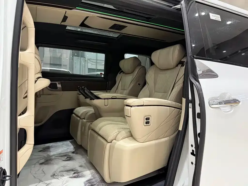 Toyota Vellfire — фото 4