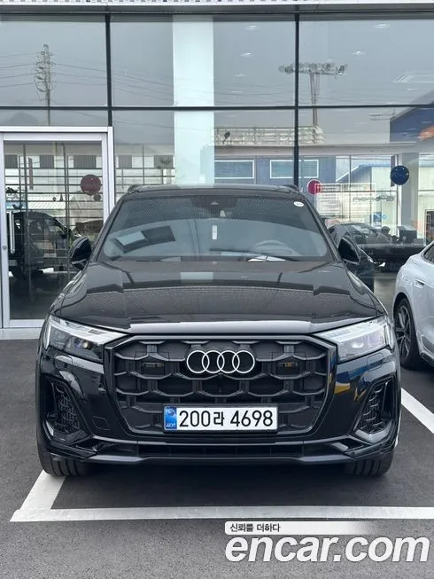 Audi Q7 — фото 1