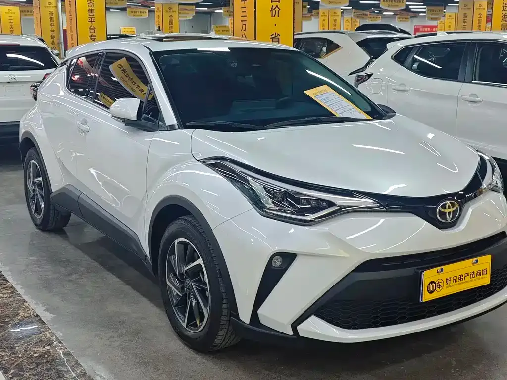 Toyota C-HR — фото 1