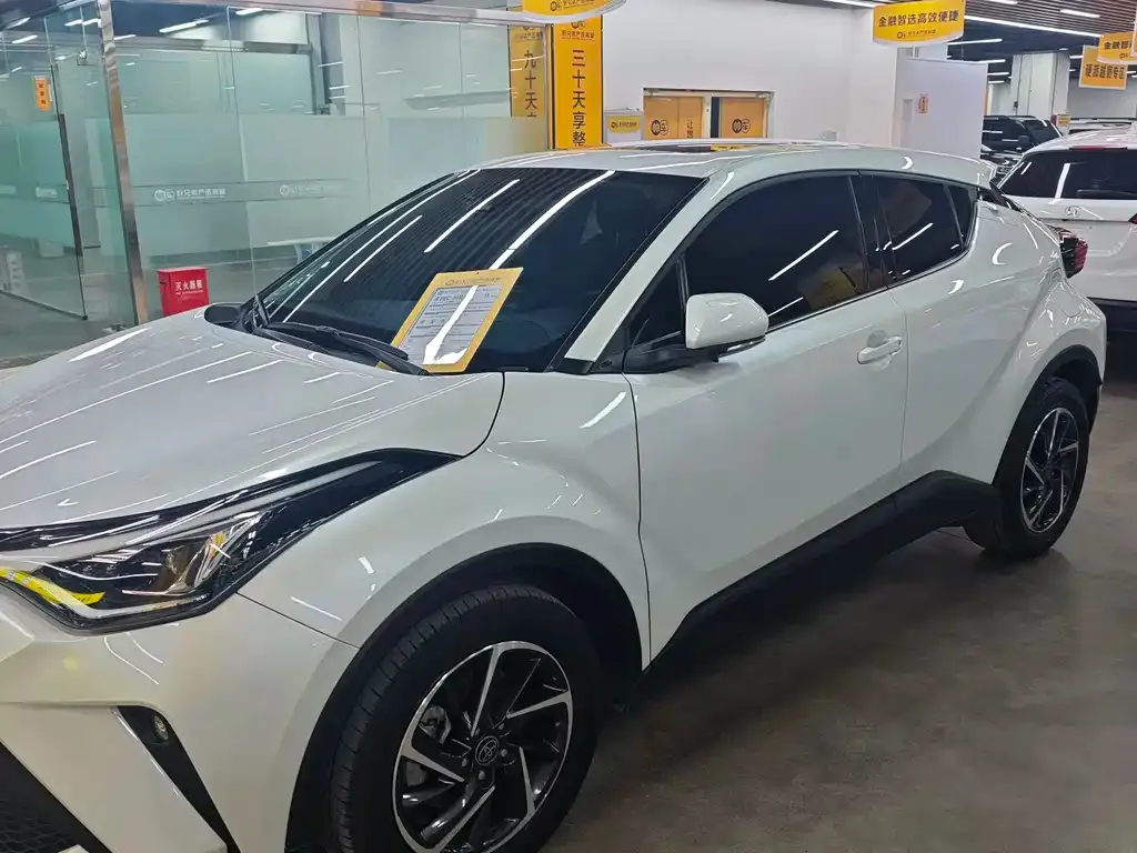 Toyota C-HR — фото 8