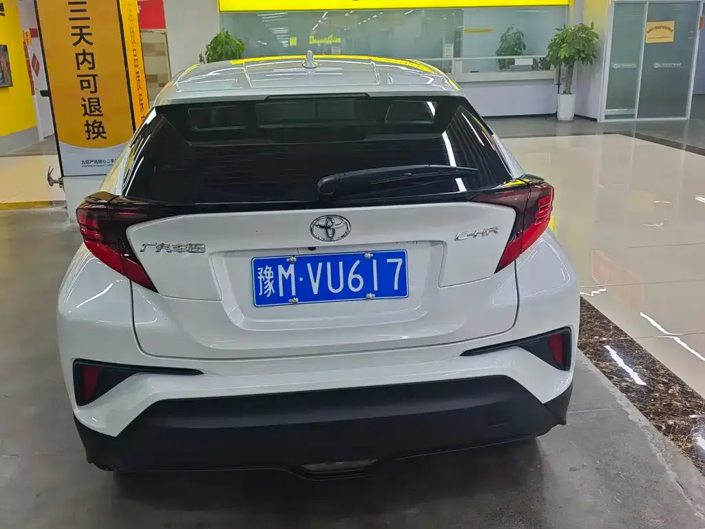 Toyota C-HR — фото 9