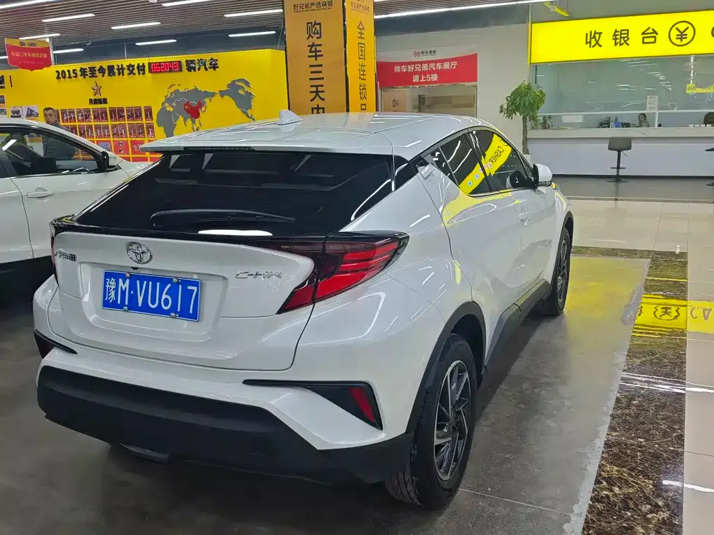 Toyota C-HR — фото 3