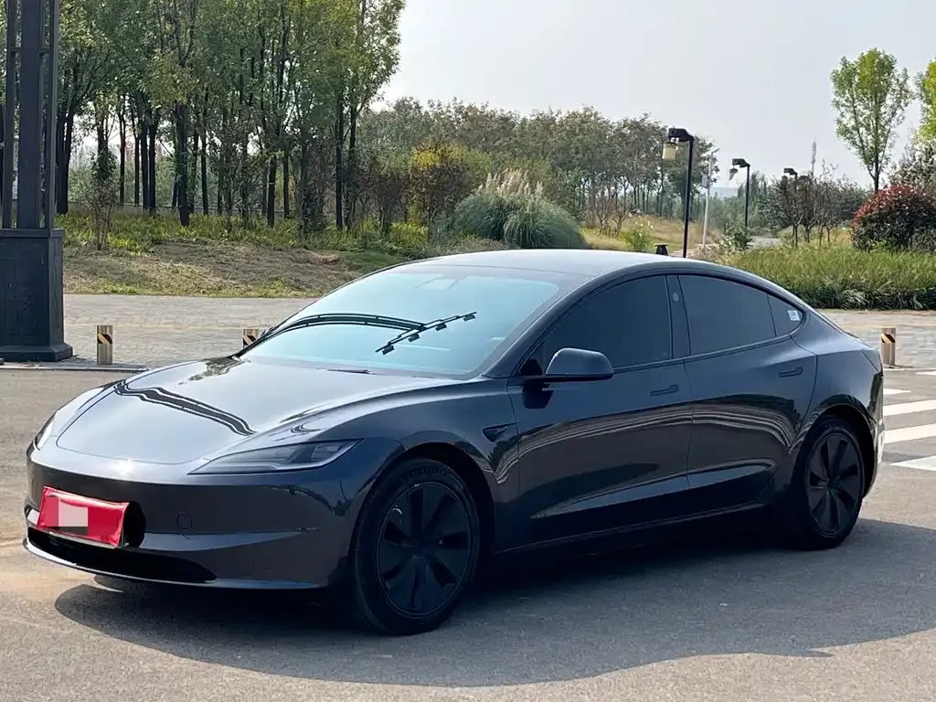 Tesla Model 3 — фото 1