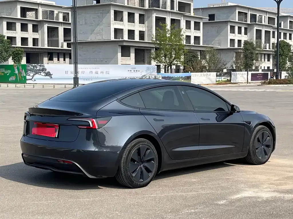 Tesla Model 3 — фото 2