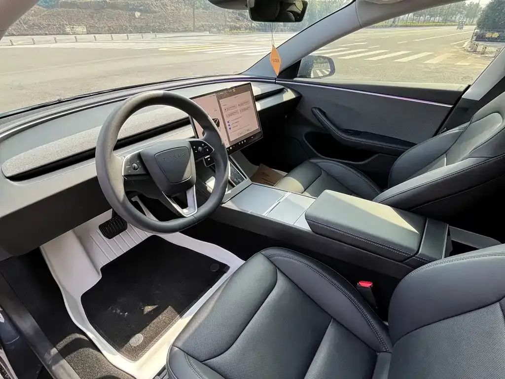 Tesla Model 3 — фото 3