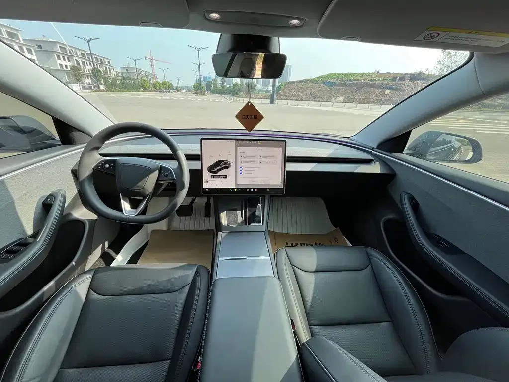 Tesla Model 3 — фото 4