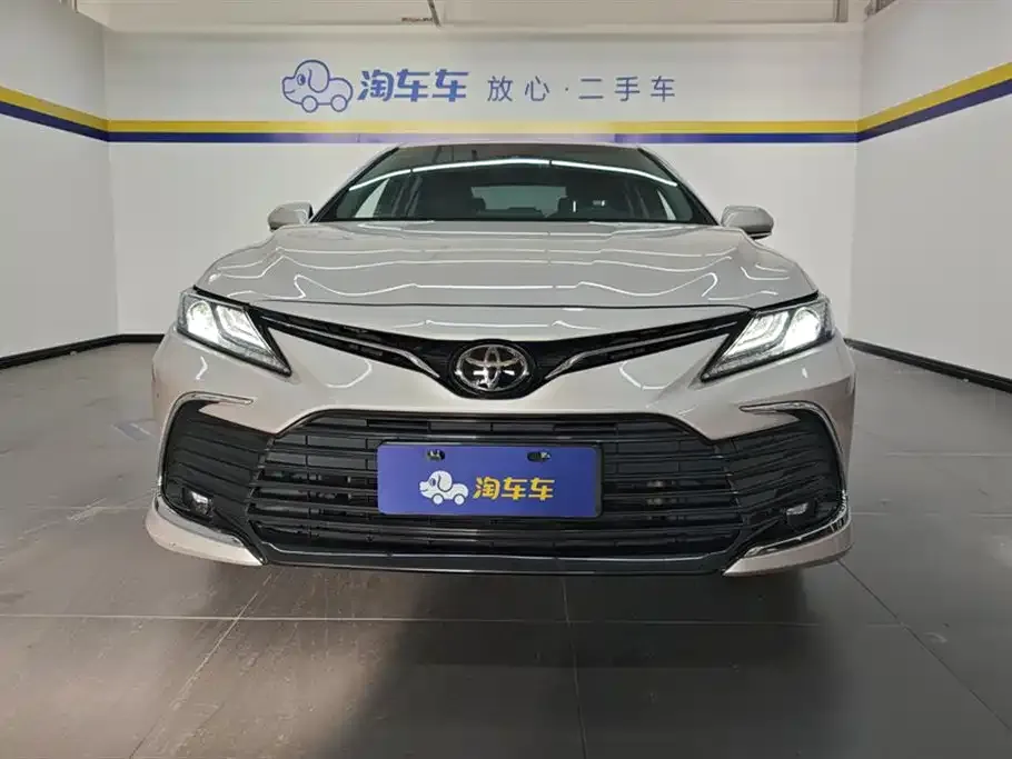 Toyota Camry — фото 8