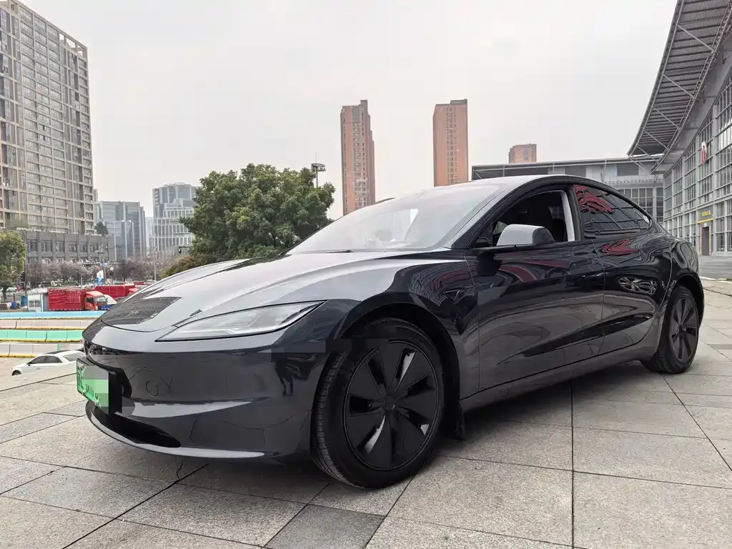 Tesla Model 3 — фото 1