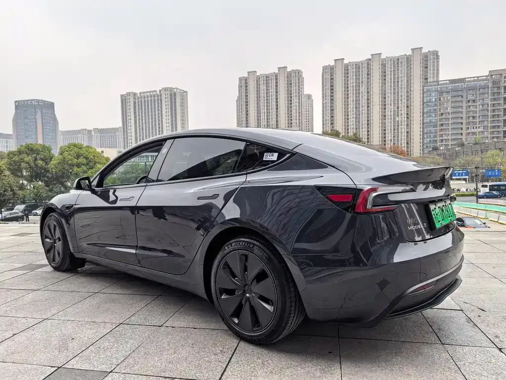 Tesla Model 3 — фото 4