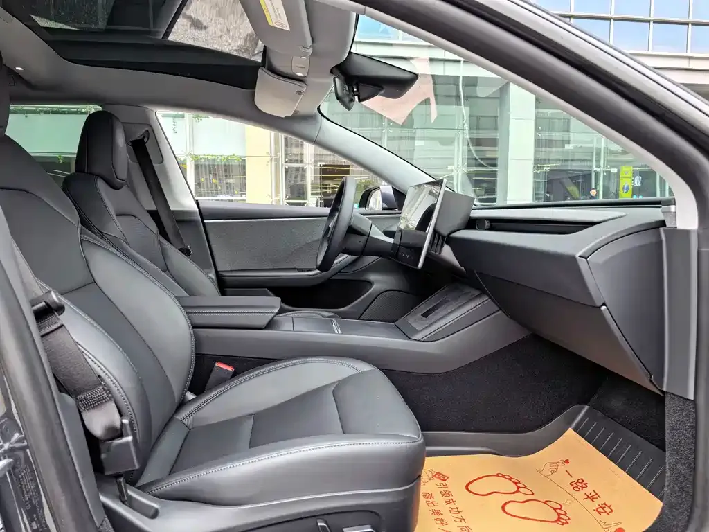 Tesla Model 3 — фото 3