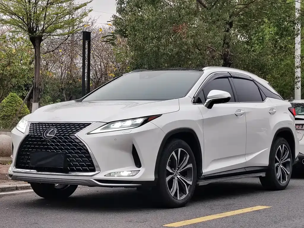 Lexus RX — фото 1