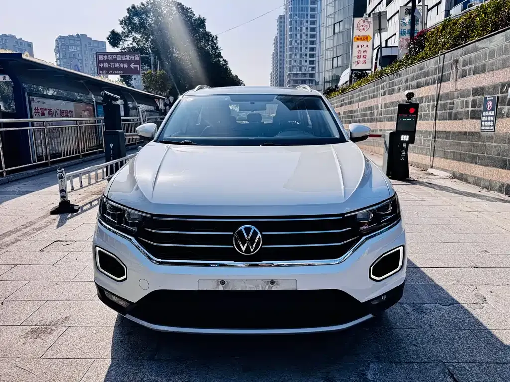 Volkswagen T-Roc — фото 9