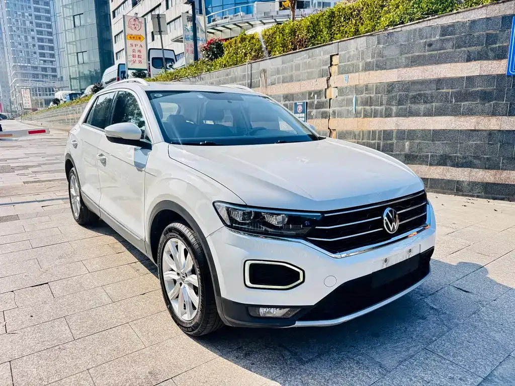 Volkswagen T-Roc — фото 10