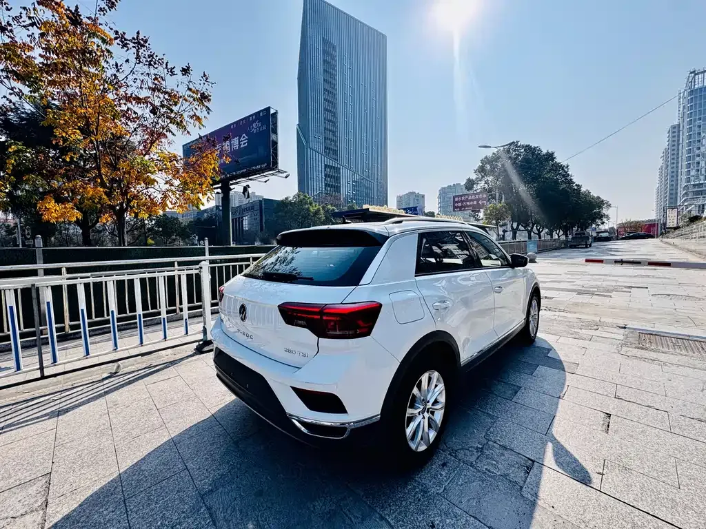 Volkswagen T-Roc — фото 5