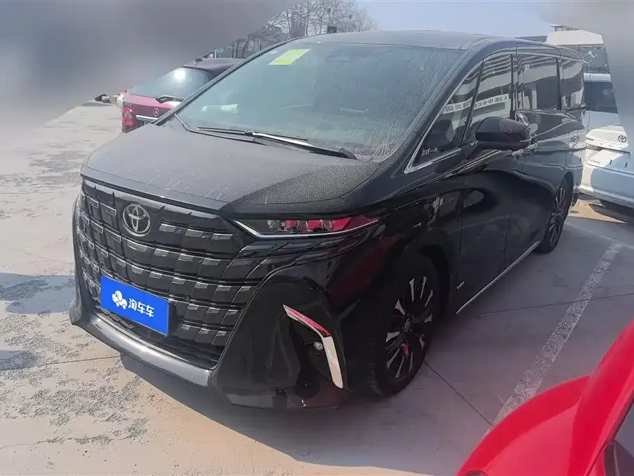 Toyota Alphard — фото 1
