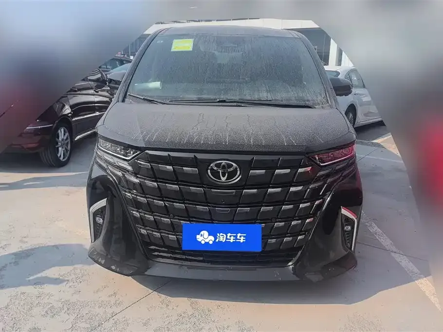 Toyota Alphard — фото 2