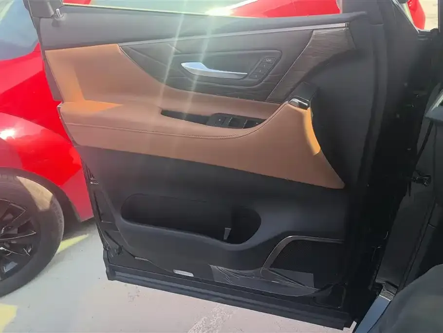 Toyota Alphard — фото 8