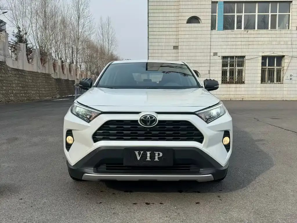Toyota RAV4 — фото 3
