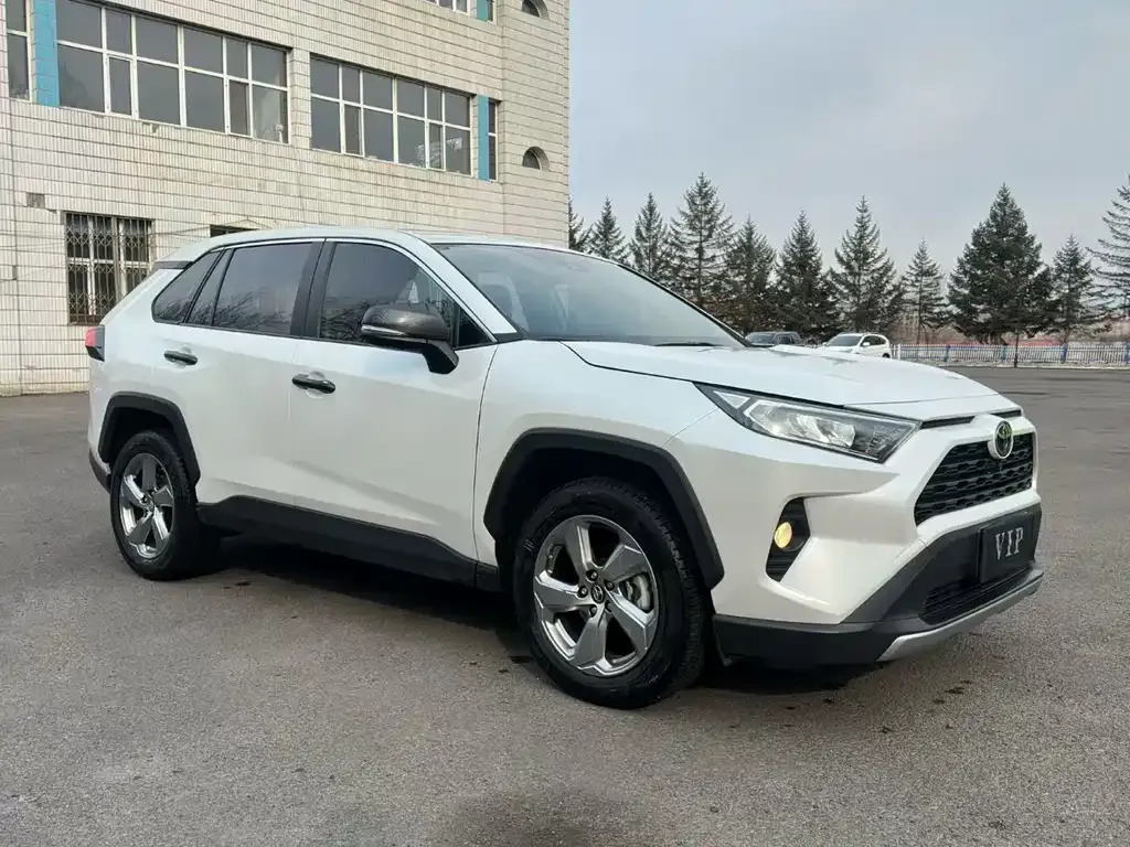Toyota RAV4 — фото 8
