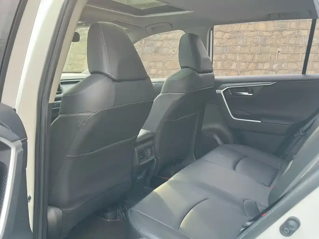 Toyota RAV4 — фото 2