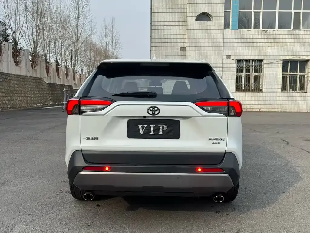 Toyota RAV4 — фото 4