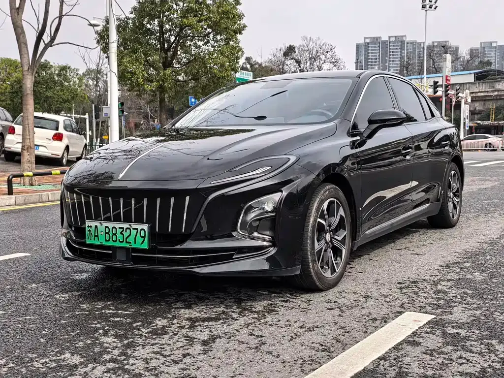 Hongqi E-QM5 — фото 1