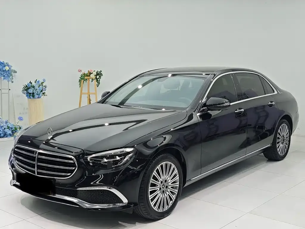 Mercedes-Benz E-Class — фото 1