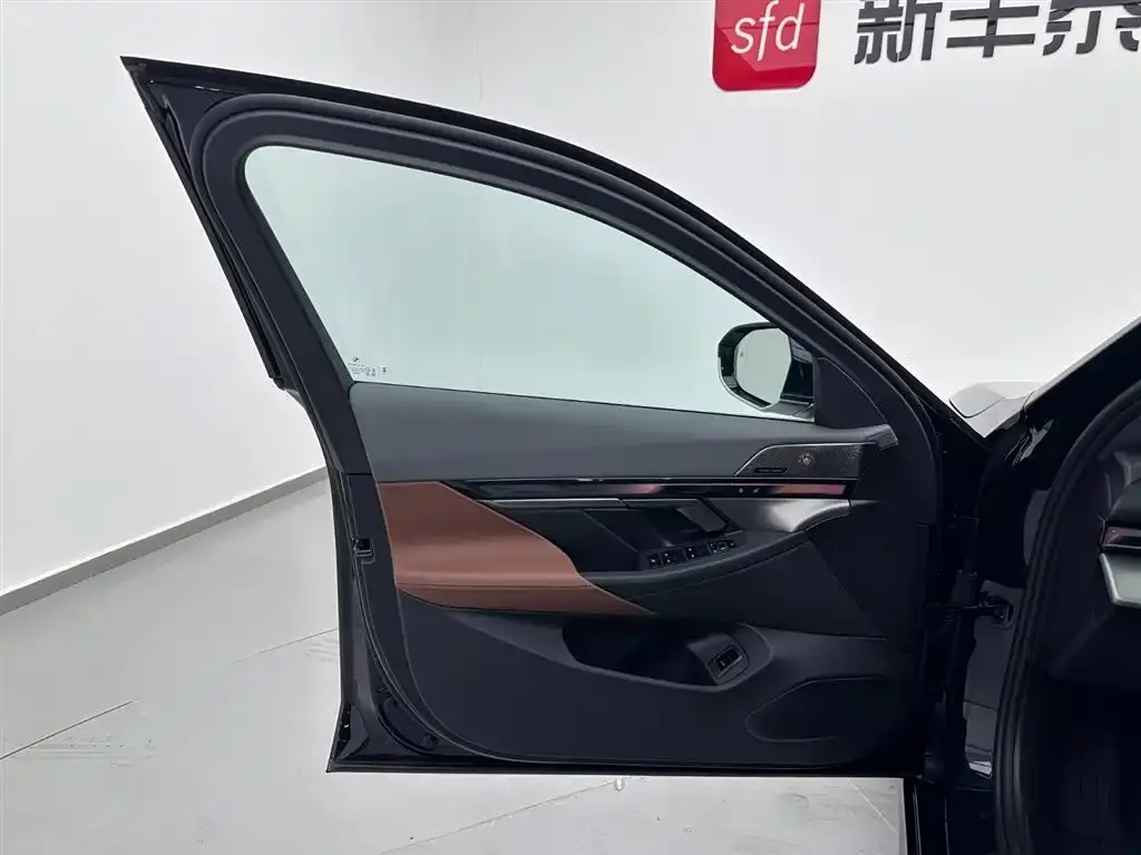 BMW i5 — фото 7