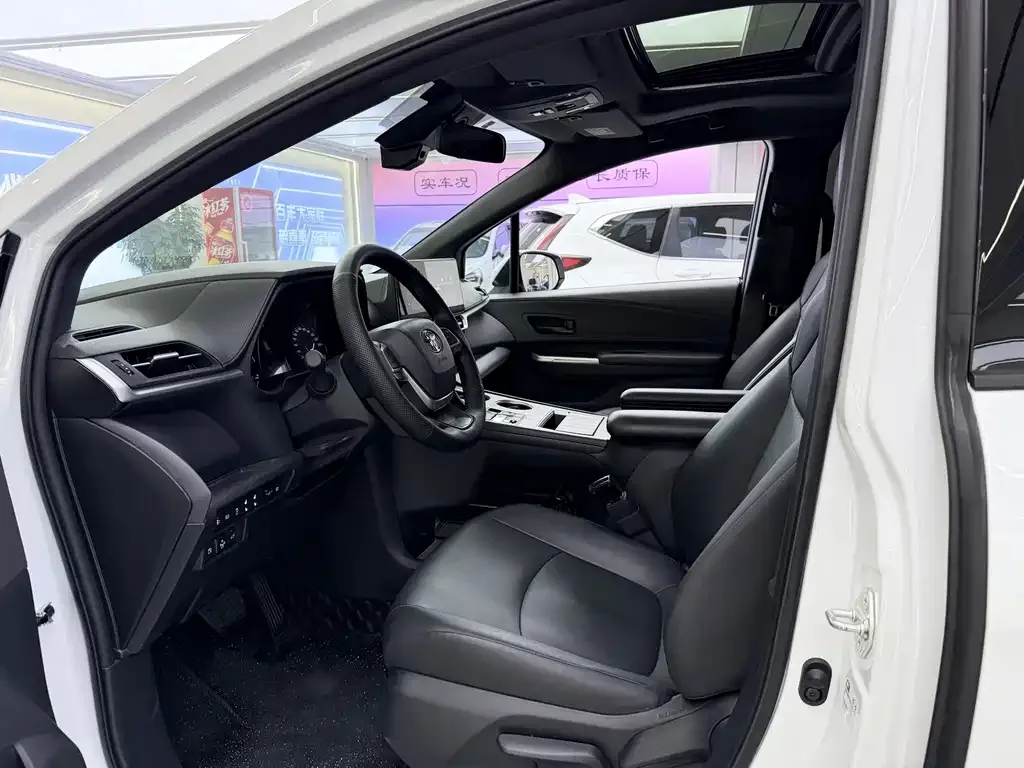 Toyota Granvia — фото 3
