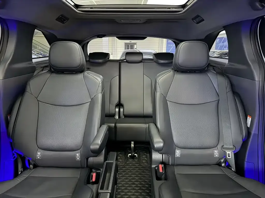 Toyota Granvia — фото 7