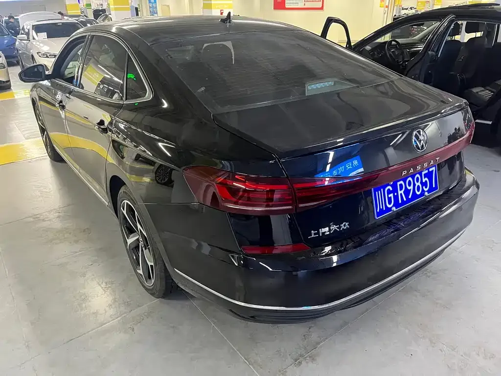 Volkswagen Passat — фото 6