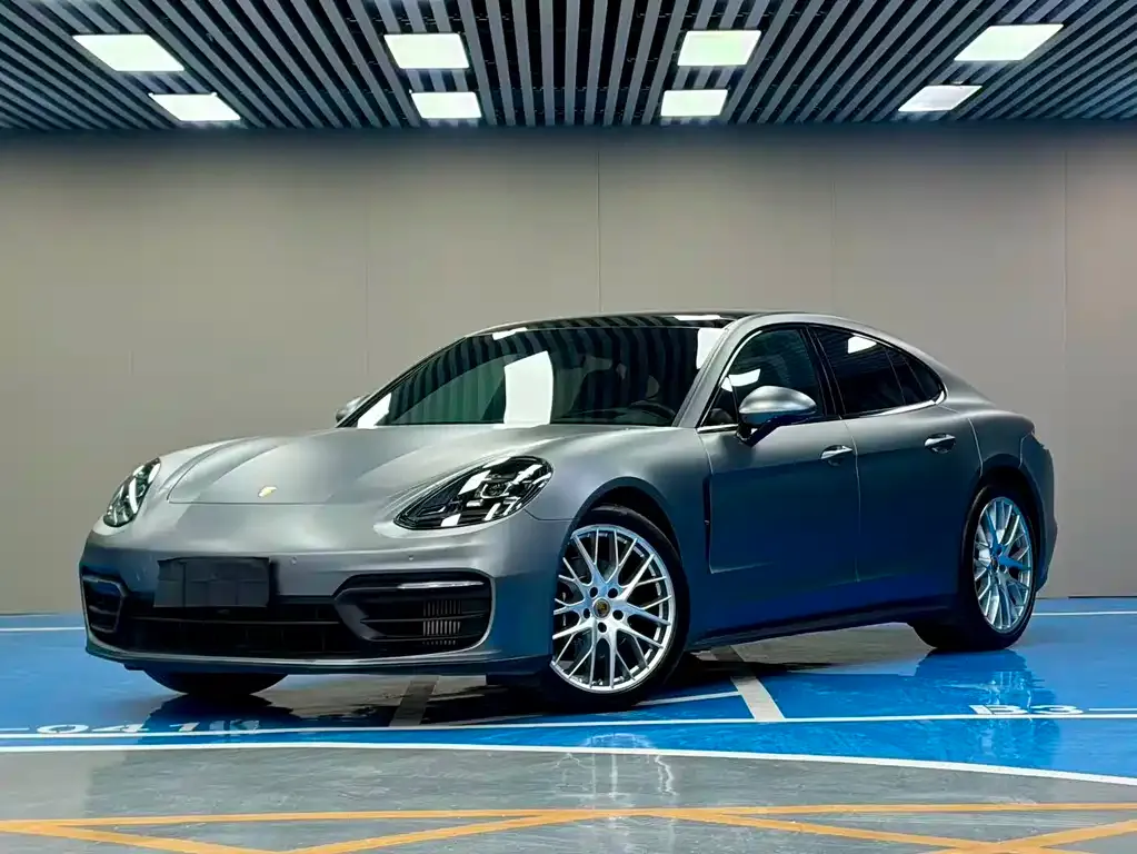 Porsche Panamera — фото 1